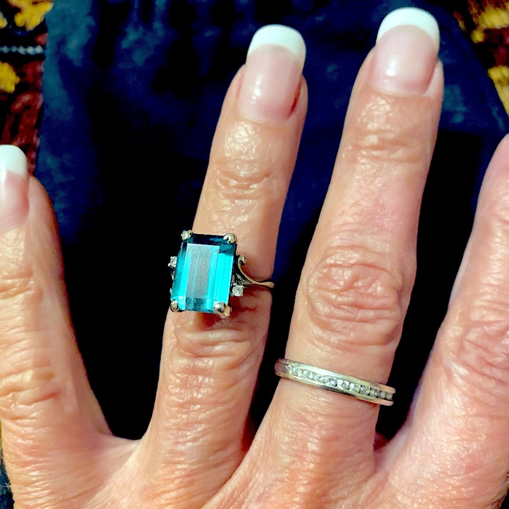Aquamarine 5-6ct, 2 Side-Diamonds, 10k White Gold 1950’s Vintage Ring.Size 4-1/2